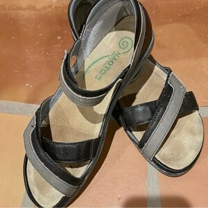 Naot Women's Black and Gray Sandals
